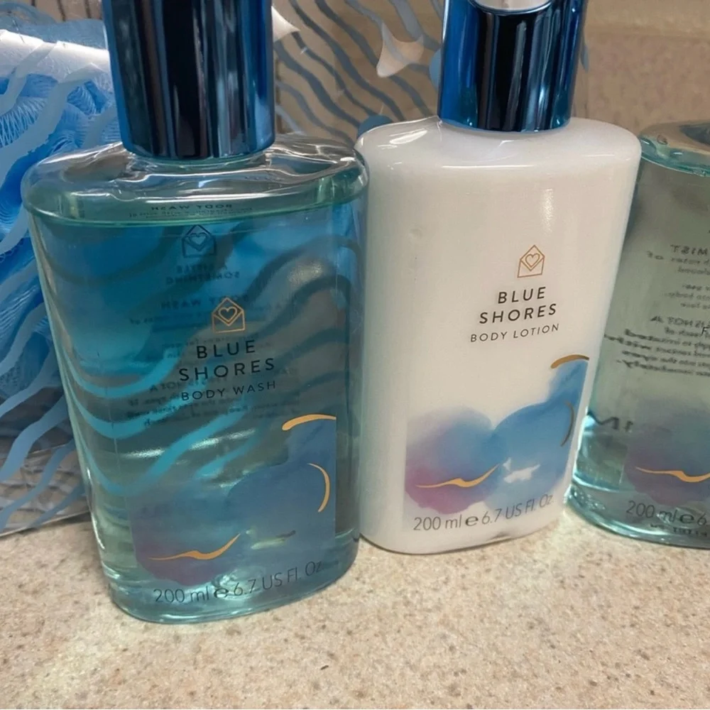 NWT Blue Shores Bath & Body Gift Set | Lotion, Mist, Body Wash, Loofah & Bag